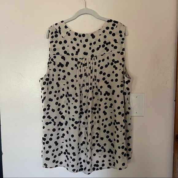 TTHARI Women VNeck Polka-Dot Blouse - Picture 4 of 4